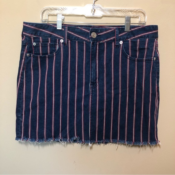 American Eagle Outfitters Dresses & Skirts - American eagle outfitters striped denim jean high rise mini skirt raw cutoff hem